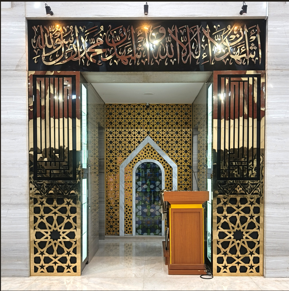 Hiasan Kaligrafi Stainless dan ACP di Masjid Al-Hijrah PT PP Jakarta Timur